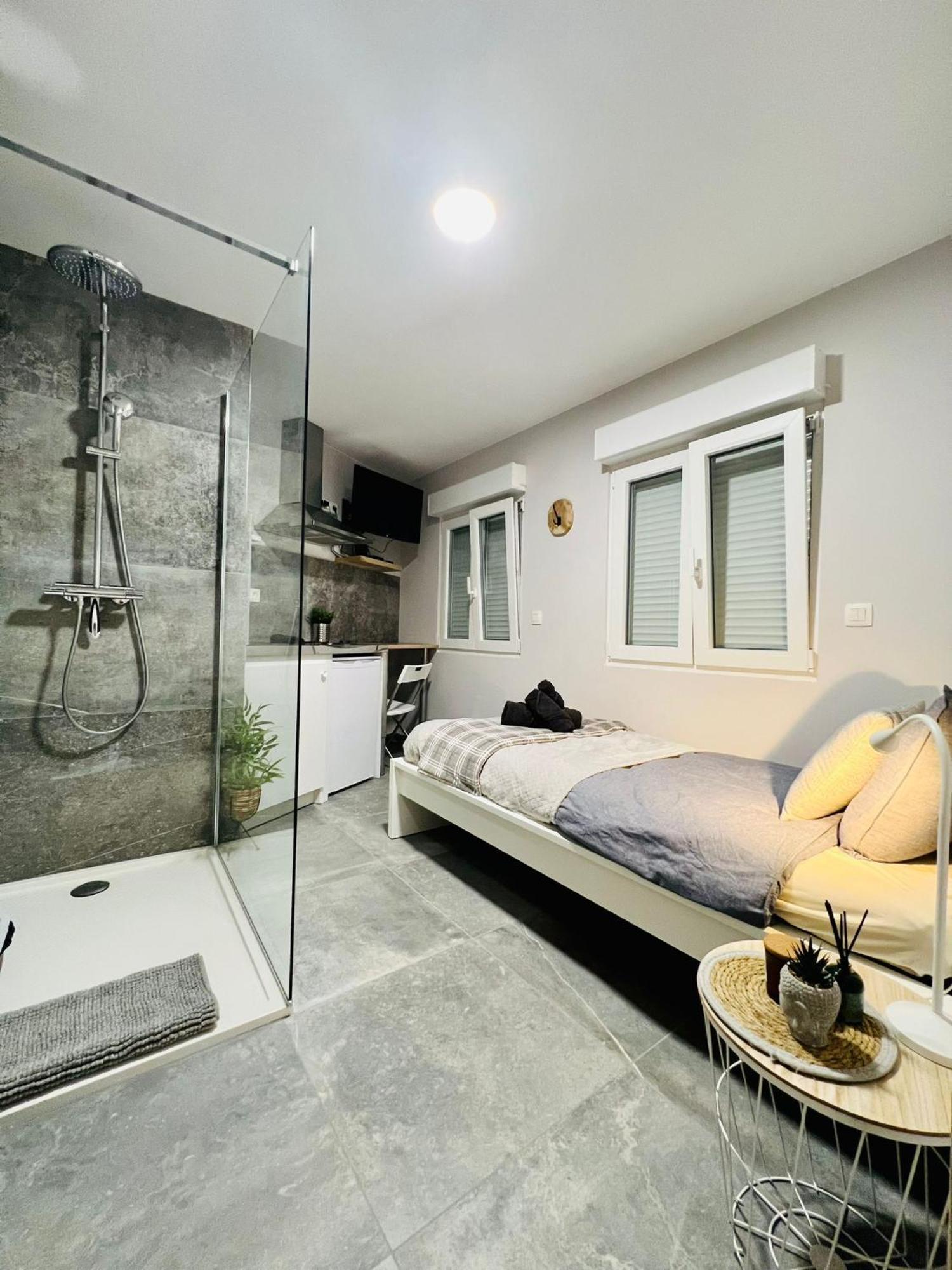 Ferienwohnung Mini Studio Une Personne Lüttich Exterior foto