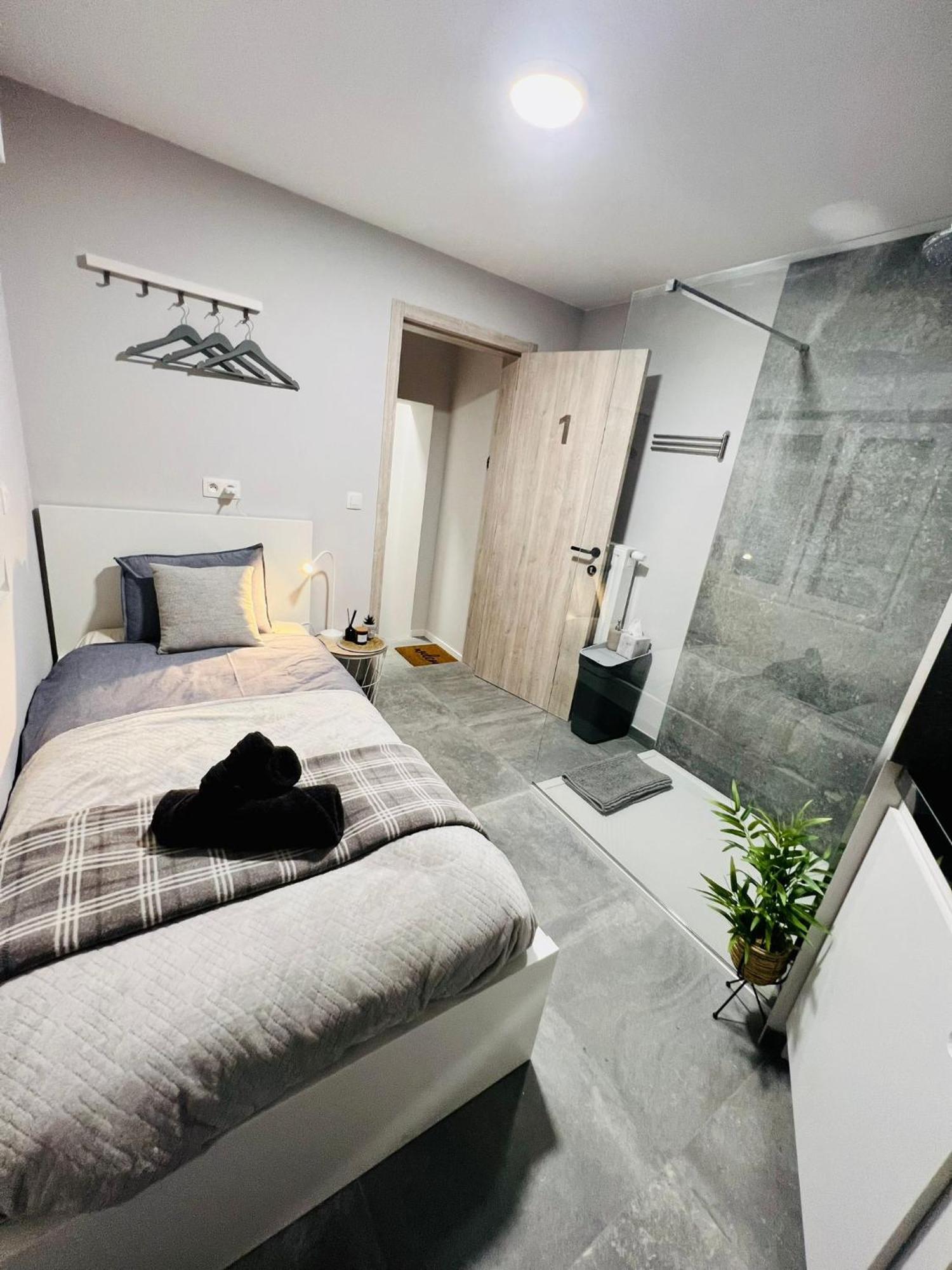 Ferienwohnung Mini Studio Une Personne Lüttich Exterior foto